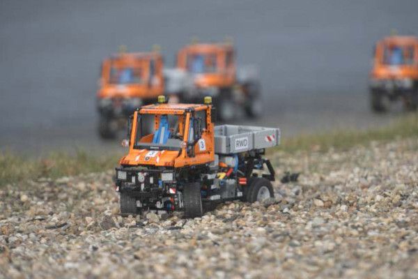 Links-Rechts-Kombination von Les Combes: Ein Abflug ins Kiesbett – ist aber kein Problem für einen echten Unimog.  (RWTH Aachen/ika)