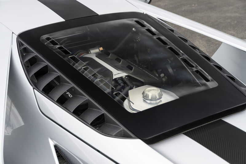 Der Motor steckt – hübsch angerichtet unter Glas – im Heck des neuen Supersportwagens. (Wes Duenkel/Ford)