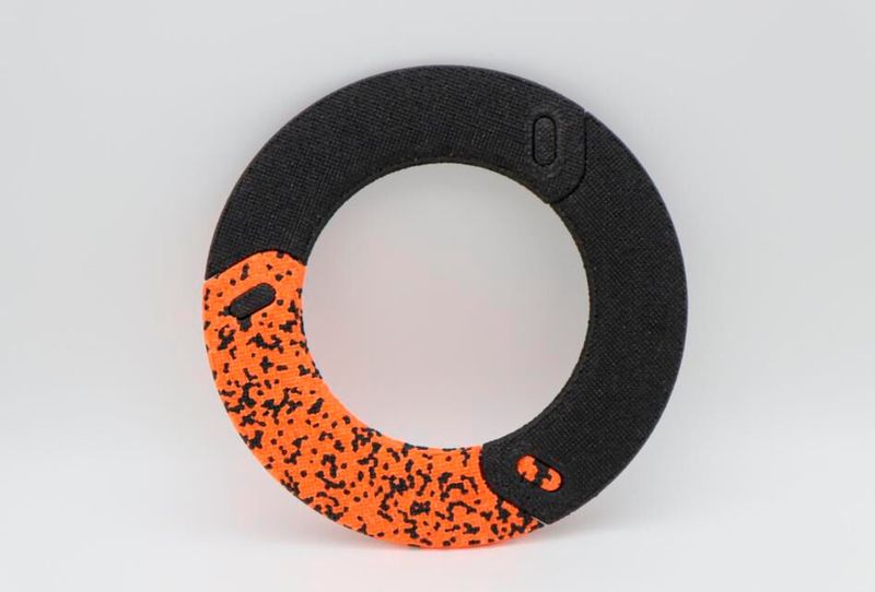 Ihre volle Leistungsfähigkeit entfalten die Schäumwerkzeuge in Kombination mit der BE-AD.Machine von Hofmann. Bis zu 50 Prozent Porosität im Formeinsatz sorgen für eine optimale Bedampfung, so dass auch große Bauteile problemlos hergestellt werden können.  (Bild: Grob Werke)