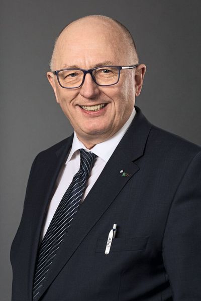  „Wir können nicht allein mit den Entwicklungsmethoden und -prozessen des 20. Jahrhunderts die Herausforderungen des 21. Jahrhunderts lösen – erst recht nicht in der Entwicklung und Konstruktion“, fordert Professor Albert Albers, Sprecher der Institutsleitung des Institut für Produktentwicklung (IPEK) am Karlsruher Institut für Technologie.  (Bild: fraunhofer)