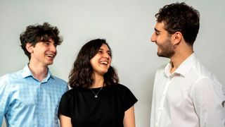 Das ETH-Zürich- und HSG-Startup Forgis freut sich, die CHF 150 000 von Venture Kick erhalten zu haben. V. l. n. r.: Forgis CTO Riccardo Maggioni, CPO Camilla Mazzoleni und CEO Federico Martelli. (Bild: Venture Kick)