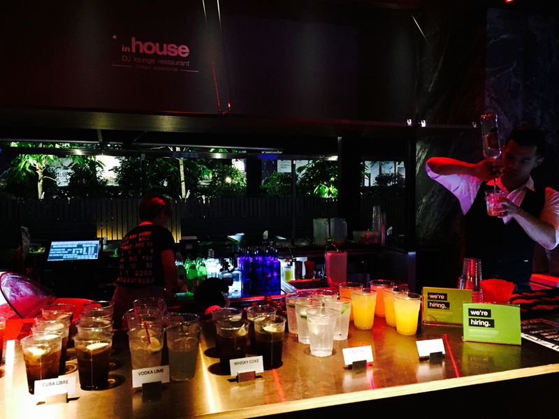 Beschriftungen - damit die Gäste auch wissen, was sie da trinken! (Bild: IT-BUSINESS)