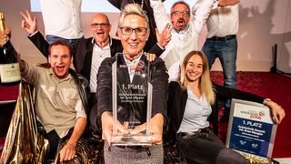 Der Deutsche Werkstattpreis ist eine in der Branche einzigartige Auszeichnung, die seit über einem Jahrzehnt herausragende Serviceleistungen freier Werkstätten prämiert. 2018 ging der Preis an das Autohaus Deusch Zell am Harmersbach. (Bild: Stefan Bausewein)