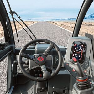 Alles klar: Die großflächige Frontscheibe im Magni-Cockpit sorgt für optimale Übersicht in jeder Hebesituation. Über ein hochauflösendes Display von Würth Elektronik ICS sind alle Funktionen des Magni Combi Touch Systems gut erreichbar. Der Touchscreen ist in robuster Full-Bonding-Technik ausgeführt.(Bild:  Magni)