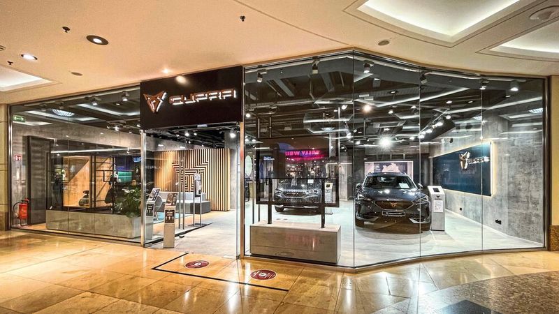 Der Pop-up-Store von außen im Breuningerland Sindelfingen. (Bild: Seat)