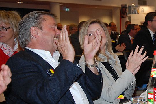 Die teilnehmenden Händler quittierten den neuen Prius-Spot, der ab Juni im Fernsehen zu sehen sein wird, mit viel Applaus. (Foto: Mauritz)