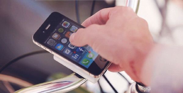 Bedient wird das Smart-Wheel via Smartphone-App (FlyKly)