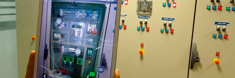 Diagnose aller Komponenten durch virtuelles Öffnen des Schaltschranks im laufenden Betrieb.(Bild:  Schneider Electric)