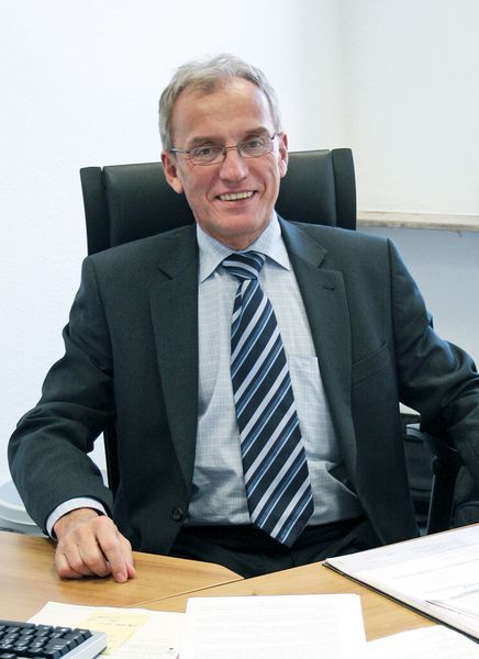 Nobert Scholz, Geschäftsführer Vertrieb der Baumüller Nürnberg GmbH: „Wenngleich zentrale Konzepte noch den größeren Marktanteil darstellen, zeichnet sich ein Wachstum bei dezentralen Antriebslösungen ab.“ (Bild: Baumüller)