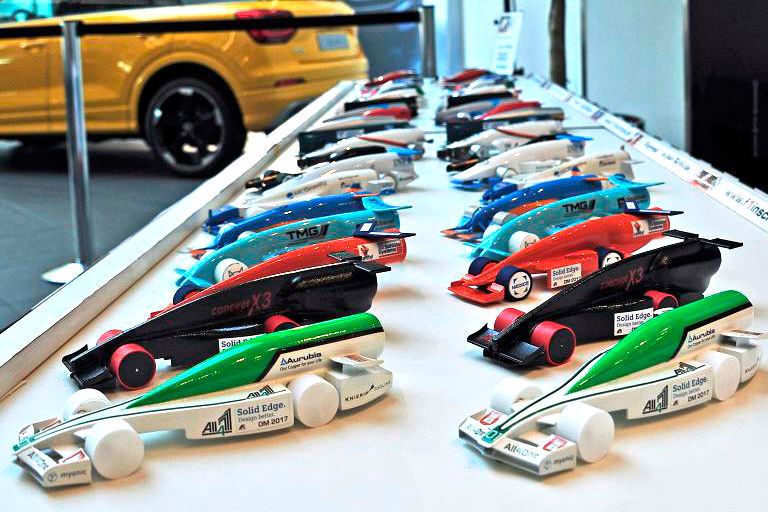 Viele Design-Ansätze, ein Ziel: den 20 Meter langen „Beschleunigungsstreifen“ beim „Formel 1 in der Schule“-Wettbewerb so schnell wie möglich zu absolvieren. (Frank-Michael Anton/SKF)