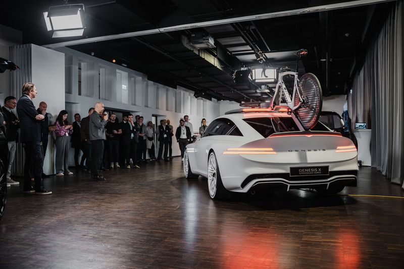 Die neue Studie basiert auf dem X Snow Speedium Concept, spielt aber das Thema „Radsport“. (Bild: Autoren-Union Mobilität/CDE)