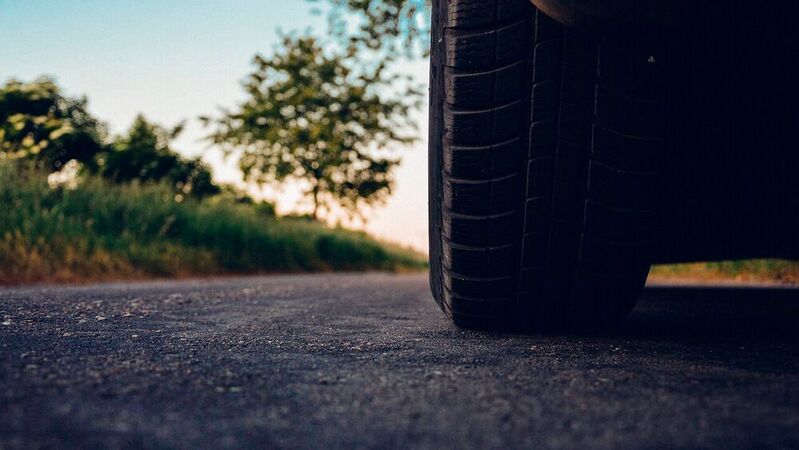 Künftig sollen auch Schadstoffe wie Feinstaub durch Reifenabrieb reguliert werden. 