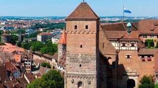 Nürnberg stellt auf energiesparende LED-Straßenbeleuchtung um. Jedes Jahr spart die Stadt damit knapp 800.000 kWh ein. (gemeinfrei)