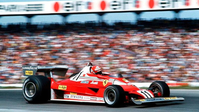 Die Formel-1-Saison 1977 war aus mehreren Gründen bemerkenswert; einer davon war die Leistung von Niki Lauda und dem Ferrari 312T. Dieser Wagen war mit Brembo-Bremsen ausgestattet, die eine entscheidende Rolle für seinen Erfolg spielten. Sie boten eine hohe Bremsleistung und Zuverlässigkeit, die für die anspruchsvollen Strecken des Formel-1-Kalenders unerlässlich waren.  (Bild: Brembo)