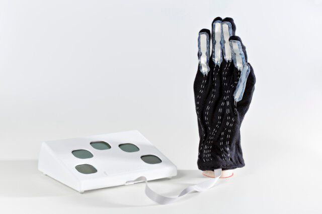 Piezoelektrete sind hochflexible, flächige Wandler und können in elastische Strukturen (z. B. Kleidung) als Sensoren oder zur Energieumwandlung integriert werden. Piezoelektrete sind hochflexible, flächige Wandler und können in elastische Strukturen (z. B. Kleidung) als Sensoren oder zur Energieumwandlung integriert werden.