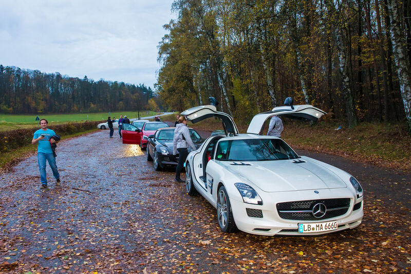 Fünf AMG-Fahrzeuge (A 45, C 63, CLS 63, SLS GT Roadster, SLS GT Coupé) standen bereit. (Bild: Witt)