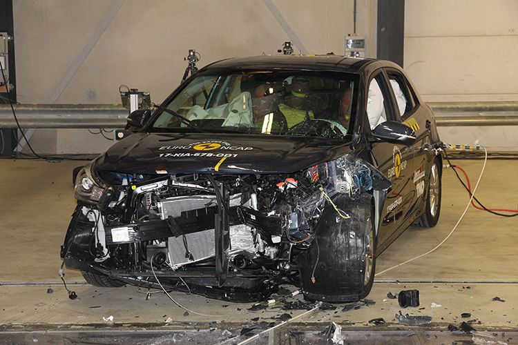 Beim Kia Stonic gibt es ohne optionales Sicherheitspaket drei Sterne – mit dem Paket fünf. (Bild: NCAP)