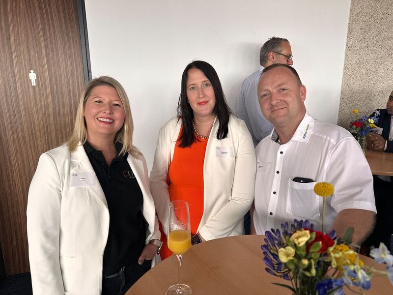 Julie Watson (Zoho) kam extra aus England und Natalie und Rene Söll (Natalie Söll Vertrieb) hatten eine nähere Anfahrt. (Bild: Vogel IT-Medien)
