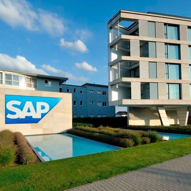 SAP aus Walldorf schickt sich an, seine Expertisen und Angebote in Sachen künstliche Intelligenz auszubauen. Dazu nimmt man mehrere Milliarden in die Hand und holt sich gleich zwei Unternehmen ins Boot. (Bild: SAP)
