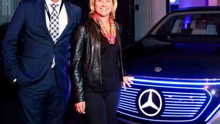 Zur Neueröffnung der Mercedes-Benz-Niederlassung Mannheim kamen unter anderem Bürgermeister Michael Grötsch und Daimler-Vorstand Britta Seeger. (Daimler AG)