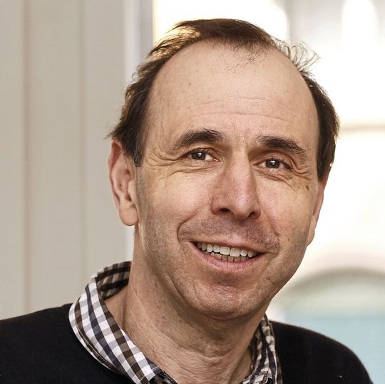 «Ausländische Investitionen sind wichtig, aber es ist sinnvoll spezifische Technologien unter dem Stichwort der nationalen Sicherheit nicht ausländischen Investoren zur Verfügung zu stellen.» Prof. Dr. Tobias Straumann «Ausländische Investitionen sind wichtig, aber es ist sinnvoll spezifische Technologien unter dem Stichwort der nationalen Sicherheit nicht ausländischen Investoren zur Verfügung zu stellen.» Prof. Dr. Tobias Straumann