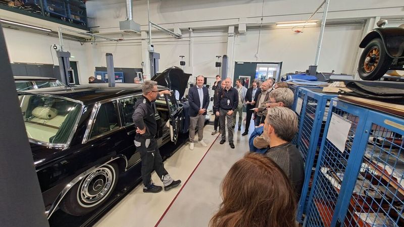 Im Rahmen eines Presserundgangs stellte Mercedes-Benz Heritage sein neu umgebautes und erweitertes Center vor. Dieses möchte künftig im großen Stil auch private Mercedes-Benz-Besitzer ansprechen und nicht wie bislang „nur“ das eigene Werk. (Bild: Dominsky – VCG)