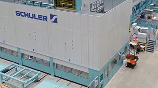 Die neue Pressenstraße von Daimler in Kuppenheim: Hinter dem Aufbau solcher Giganten stehen anspruchsvolle Projekte. (Daimler)