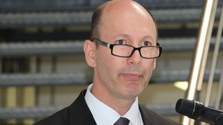 „Die Anlage stellt eine neue Dimension für die Produktion von Batteriezellen dar“, sagte Prof. Michael Zäh, Institutsleiter des IWB, bei der Eröffnung. (Bild: Itasse)