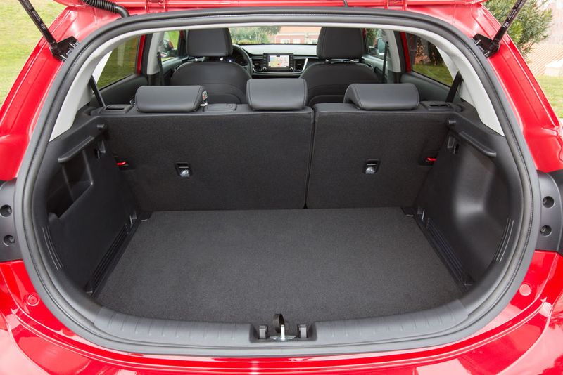 Das Kofferraumvolumen beträgt 325 Liter. (Kia)