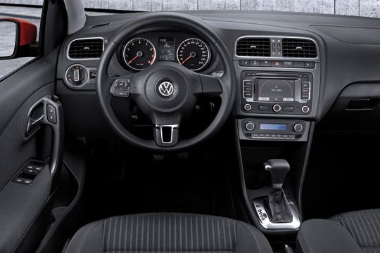 Die Fernbedienung auf dem (Golf)-Lenkrad kostet extra.  (Archiv: Vogel Business Media)