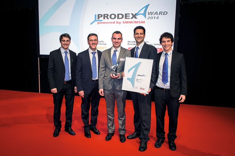 Das Team der Mikron Tool SA Agno freut sich über den ersten Platz des Prodex-Awards. V.l.n.r.: Stefano Sacco (Marketingassistent), Daniele Pigat (Geschäftsführer), Marco Cirfeta (Marketing- und Produktmanager), Alberto Gotti (Leiter Entwicklung) und Mattia Genini (Werkzeugspezialist Verkauf Schweiz). (Bild: Thomas Entzeroth)