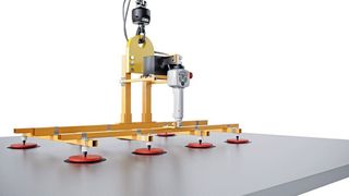 Der Demag-Kettenzug DCBS mit Balancer-Funktion zum hochpräzisen Lastenhandling ist jetzt für Traglasten bis 250 Kilogramm einsetzbar. Zusätzlich ist die Option mit einem externen Lastsensor erhältlich. (Demag)