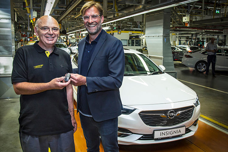 Daneben hält Opel weiterhin an Ex-BVB-Trainer Jürgen Klopp als Markenbotschafter fest. (Opel)