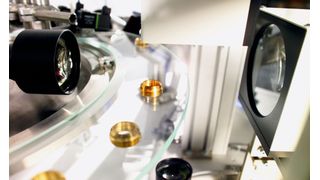 Kameras liefern die Daten, um mit Künstlicher Intelligenz die Qualität eines produzierten Guts zu überwachen.  (Hörmle GmbH)