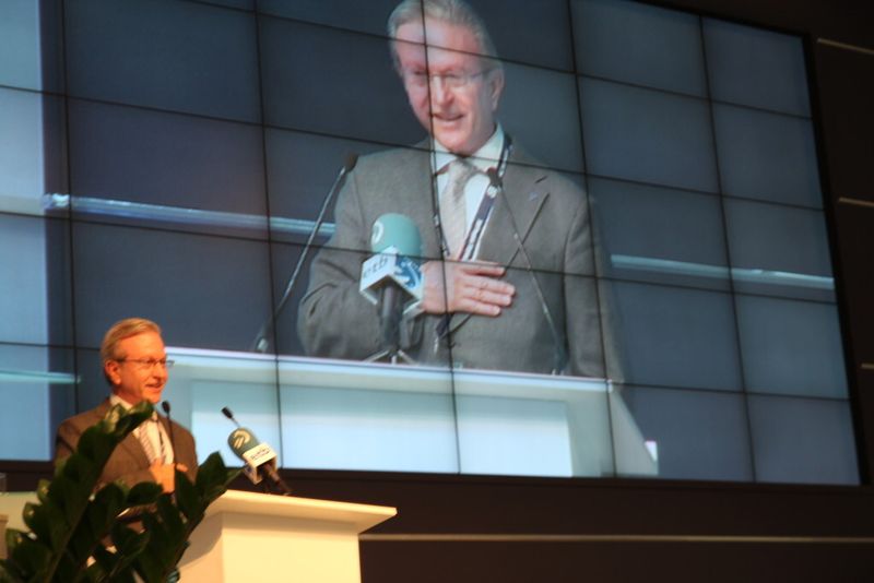 Viel Herz zeigt Danobat-Vorstand Rafael Barrenechea, der vor 21 Jahren das gemeinsame Unternehmen mit Fred Bisgwa und Walter Markuske gegründet hat. (Bild: Fouhy)