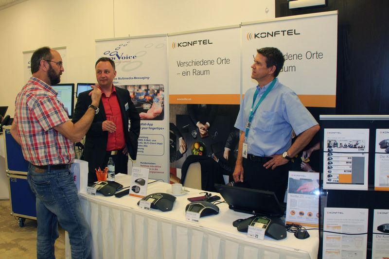 Reger Austausch am Konftel-Stand. (Bild: C4B)