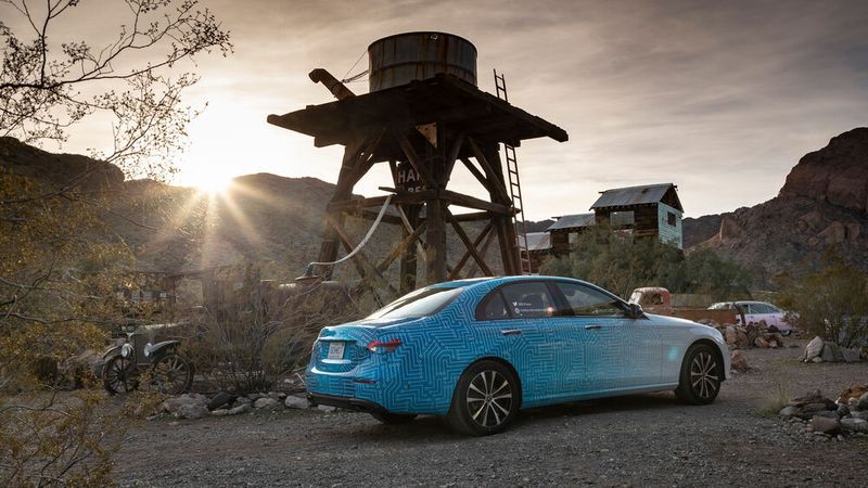 Außerdem gibt ein neuer Vierzylinder mit 200 kW/272 PS sein Debüt. (Mercedes)