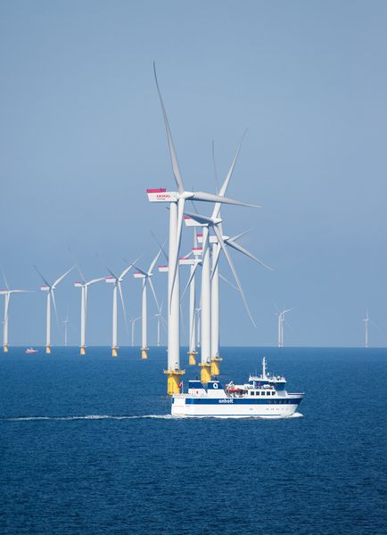 Die Gesamtleistung des Windkraftwerks Anholt von 400 MW reicht aus, um rund 400.000 dänische Haushalte mit sauberem Strom zu versorgen oder um etwa 4 % des dänischen Strombedarfs zu decken. (Bild: Soren Kjeldgaard, Siemens AG)