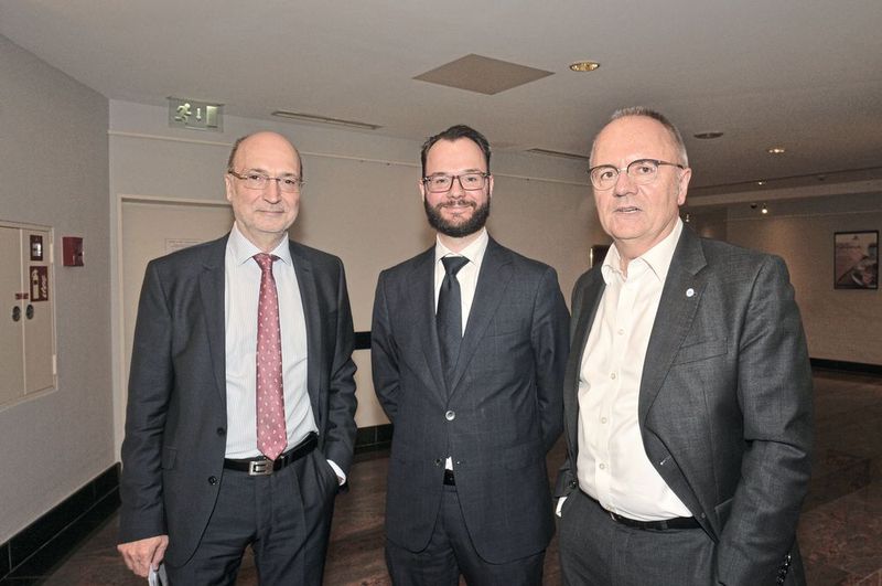 Partner der Betriebe: (v.li.) Hermann Frohnhaus (Sprecher der BDK-Geschäftsführung), Matthias Mies (Pressesprecher BDK) und Ulrich Köster (ZDK-Geschäftsführer).  (Bild: Zietz / »kfz-betrieb)