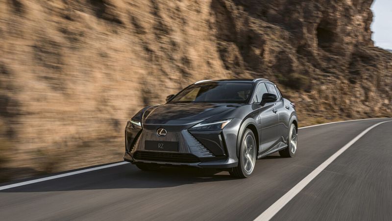 Die Einführung der „Steer-by-Wire“-Technologie im neuen Lexus RZ 450e haben die Japaner verschoben. (Bild: Lexus)