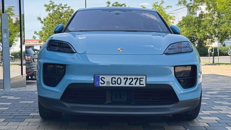 Das Fahrzeug verbindet Luxusanmutung mit Fahrspaß und Nutzwert. (Bild: Achter – VCG)