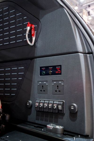 Auf dem Genfer Autosalon präsentiert Land Rover „einen zum Spezialfahrzeug für Not- und Katastropheneinsätze umgebauten Land Rover Discovery mit einer Drohne an Bord. (Bild: Land Rover)