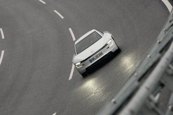 Der VW XL1: das Hybridfahrzeug braucht nur 0,9 Liter Sprit auf 100 Kilometern (Bild: Volkswagen)