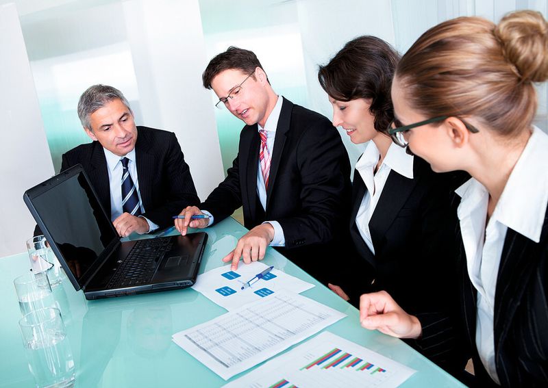 In enger Zusammenarbeit mit Managern und Führungskräften entsteht in Projektarbeit die Grundlage für ein umfassendes Zukunftsbild. (Bild: apops - Fotolia.com)