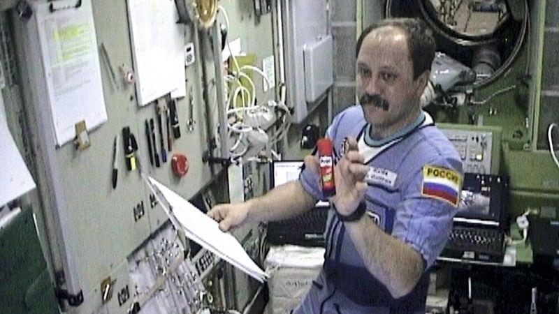 Ein bekanntes Henkel-Produkt ist der Klebestift Pritt. 2001 erhielt er das Qualitätssiegel „Space-Proof“ und wurde zur Internationalen Raumstation ISS transportiert. (Bild: Henkel)