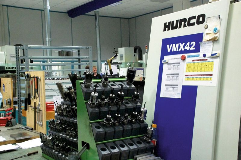 Im Fräsbereich werden die NC-Programme mit Visi Machining erstellt. Dank Featureerkennung entstehen beim 2D- und 2,5D-Fräsen die Programme teilweise automatisch. (Bild: Mecadat)