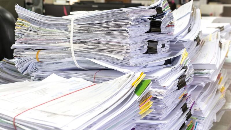 Die Papierberge auf den Schreibtischen von Autohäusern schrumpfen dank des zunehmenden Einsatzes von Dokumentenmanagement-Systemen.