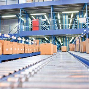 Bild 2: Anwendungsgebiete für NEC-Class-2-Stromversorgungen mit IP67 Schutzart finden sich in den verschiedenen Bereichen der Intralogistik.(Bild:  Phoenix Contact)