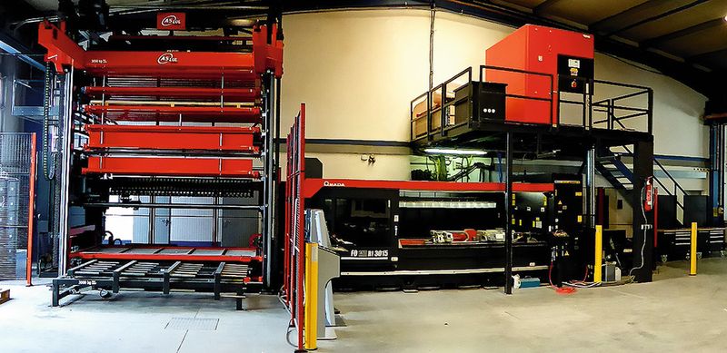 Hier ist die Kombination der automatischen Lagerlösung AS LUL mit 3000 kg Lagerkapazität und der modernen und einfach zu bedienenden Laserschneidmaschine FO-3015 II NT RI im Gesamtarrangement zu sehen. (Bild: Kuhn)