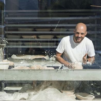 In der offenen Bäckerei von Julius Brantner in München laufen die Produktionsprozesse über Apple-Geräte.  (Bild: KATHRIN.KOSCHITZKI)